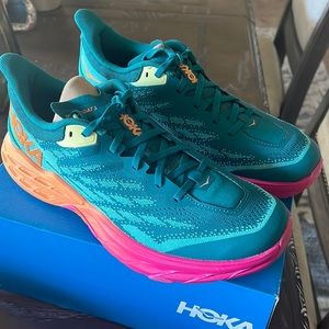 Brand New HOKA speedboat 5